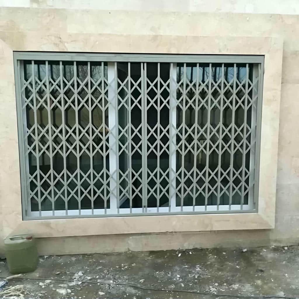 محافظ درب آپارتمان قفل دار