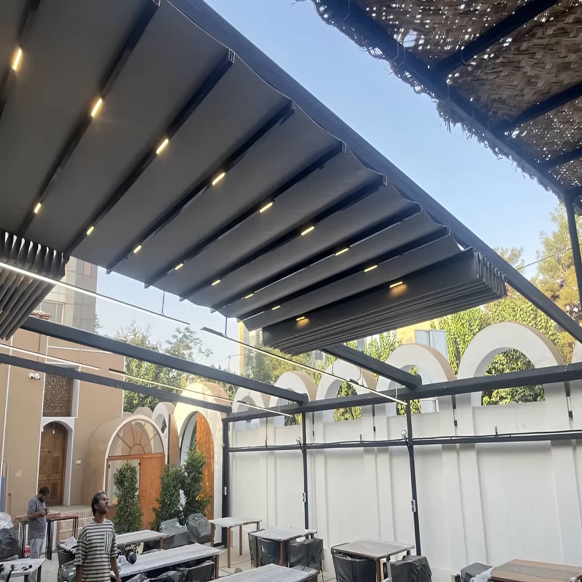 سایبان برقی کم صدا مسکونی مرکز فروش تخصصی سایبان برقی برای عملکرد کم صدا در محیط مسکونی