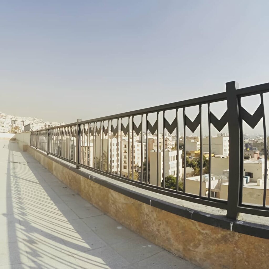 دست انداز چوبی ساختمان