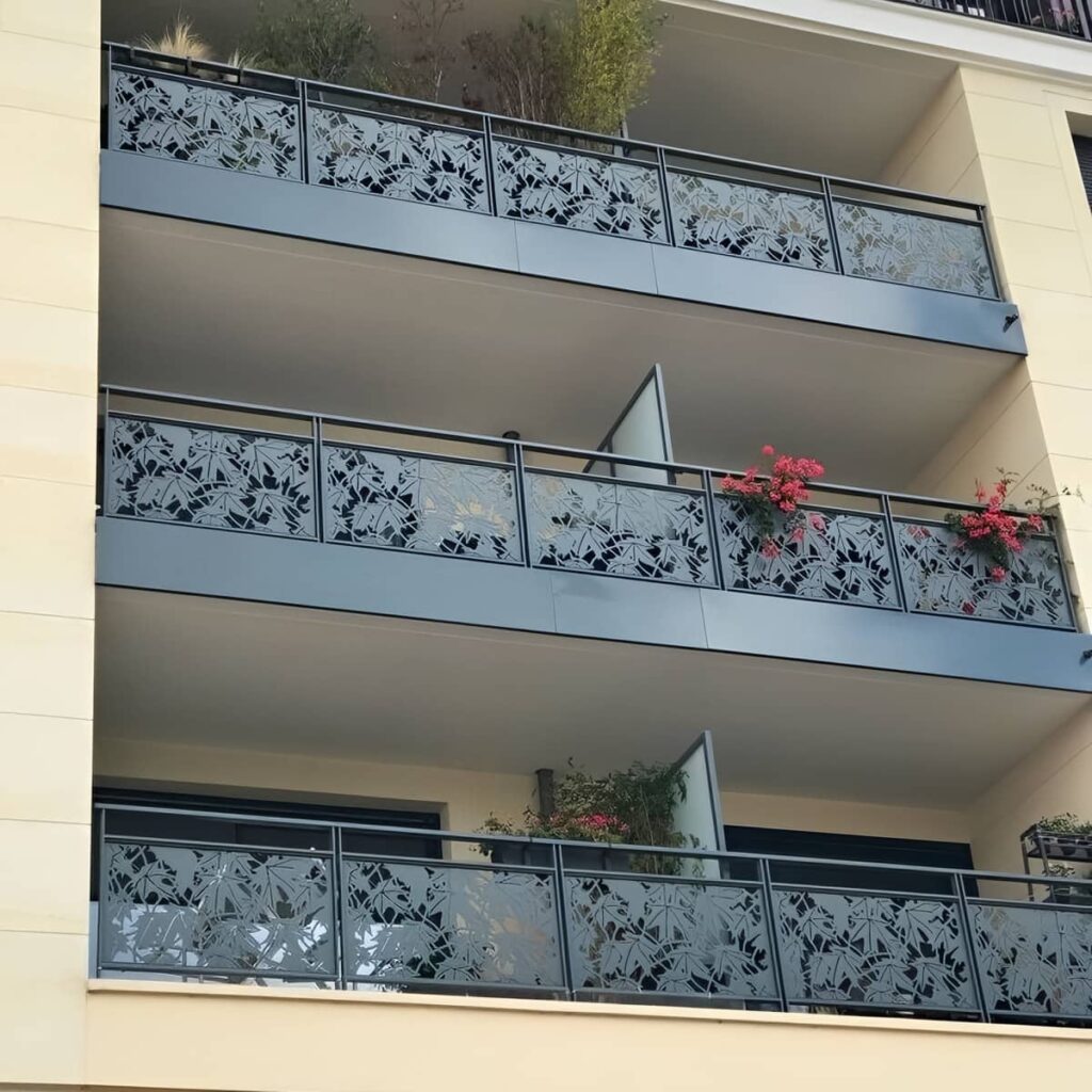 نرده بالکن با طراحی مدرن
