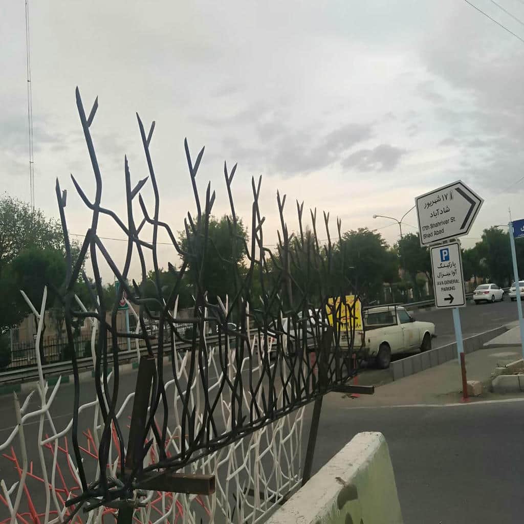 حفاظ دیوار حیاط با فرم مدرن