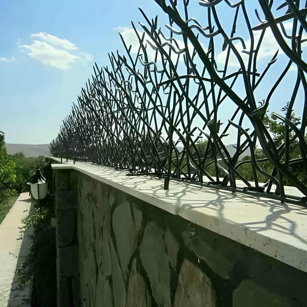 حفاظ سرنیزه ای دیوار