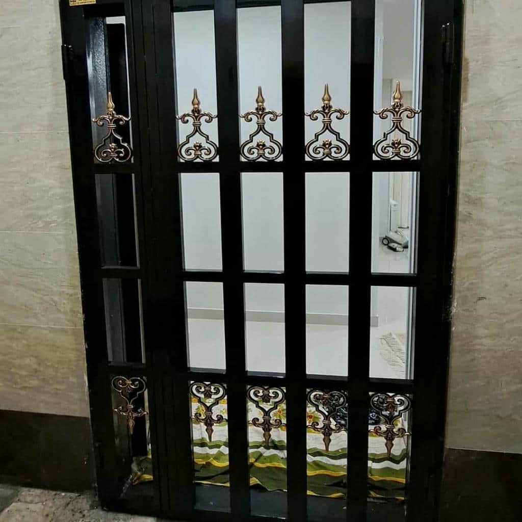 حفاظ کرکره ای طرح مدرن ورودی