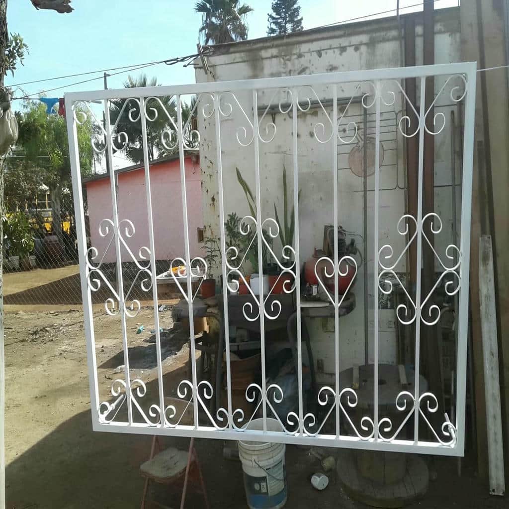 حفاظ پنجره دوجداره فرفورژه لوکس مرکز فروش حفاظ پنجره دوجداره سفارشی مناسب پروژه های لوکس