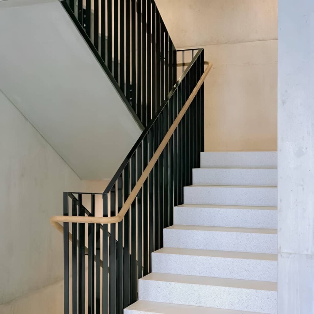 حفاظ بالکن فلزی مقاوم