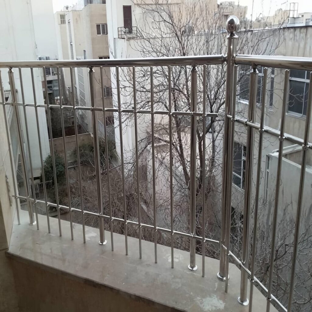 نرده چوبی داخلی ساختمان