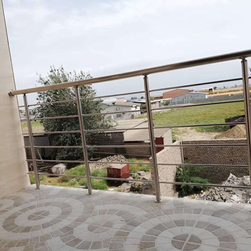 نرده راه پله با پوشش مقاوم