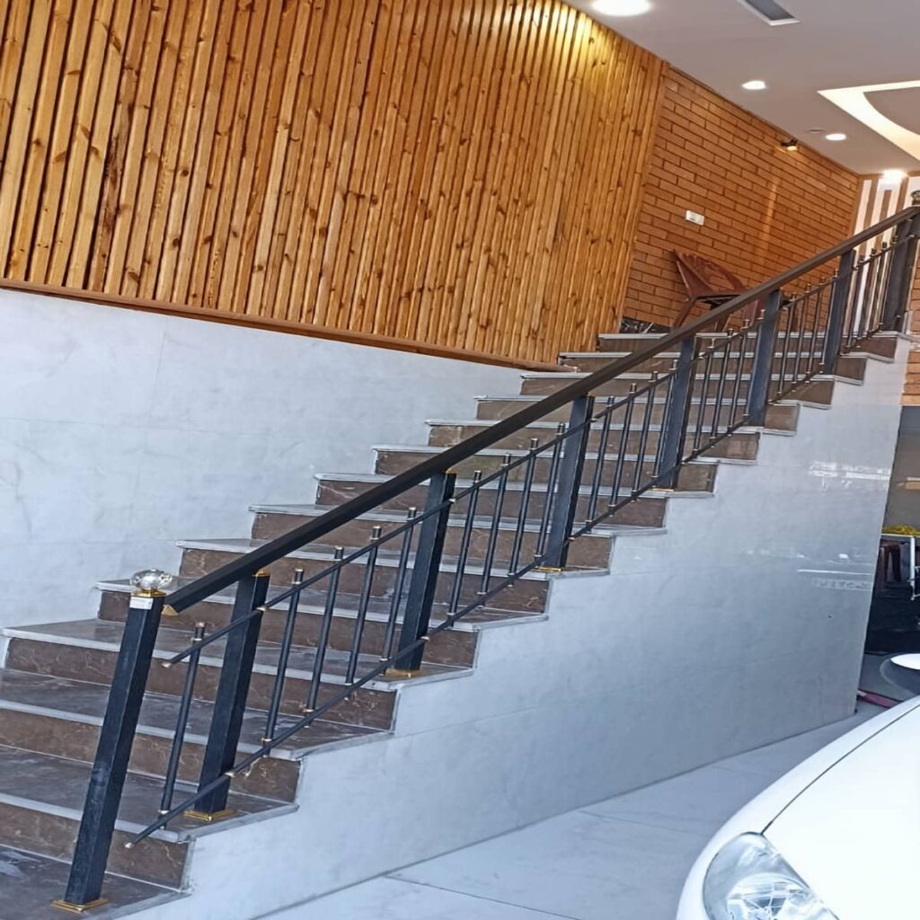 نرده استیل راه پله با پایه مقاوم