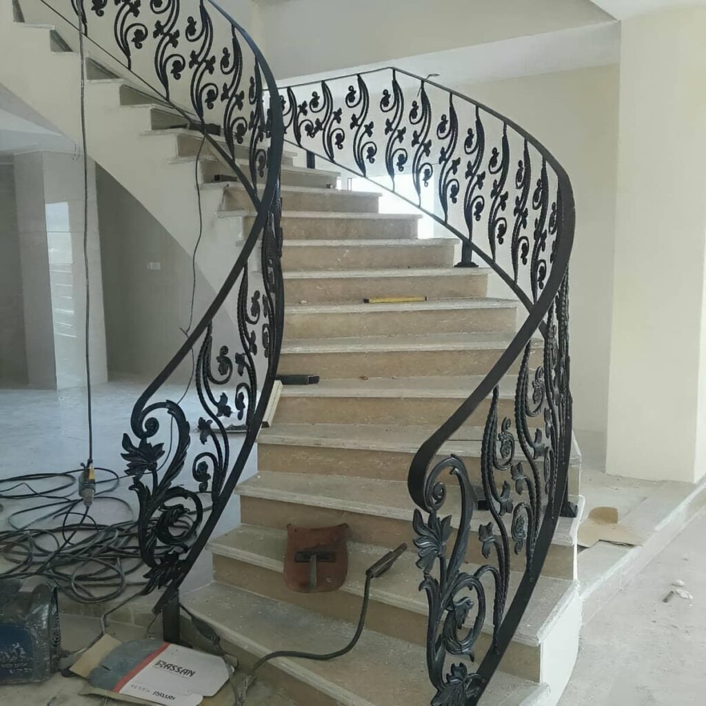 فرفورژه بالکن طراحی شده