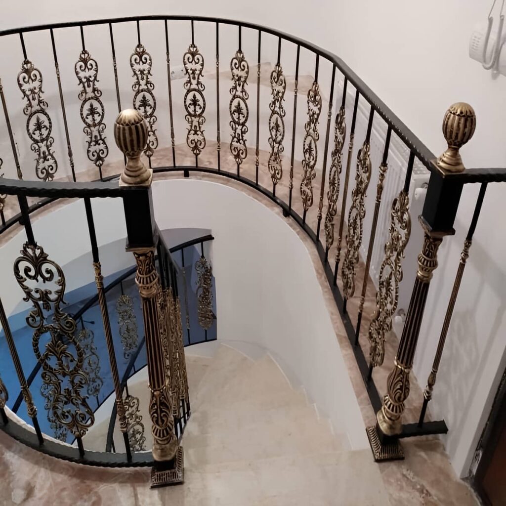 حفاظ بالکن مدل کلاسیک