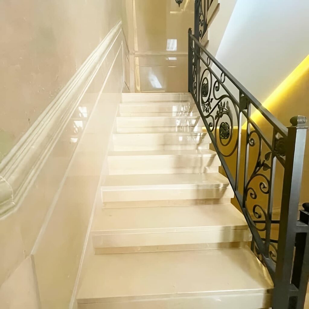 جزئیات فلزی نرده کلاسیک
