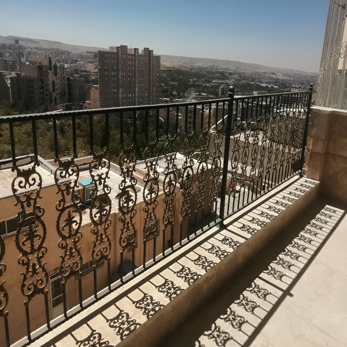 مرکز فروش حفاظ تراس سفارشی برای فضاهای محدود و کم عرض