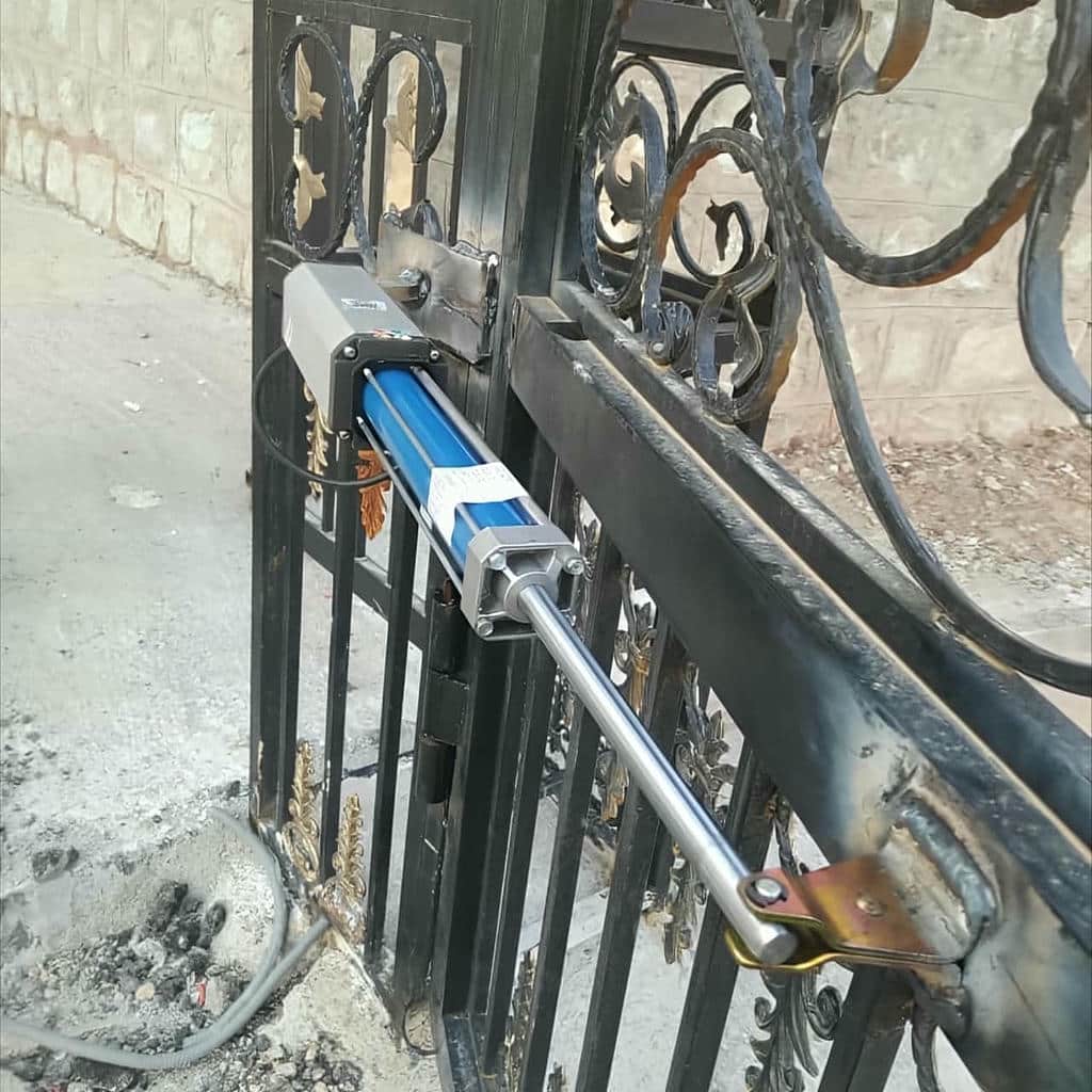 جک درب پارکینگ بازویی مشکی در یزد