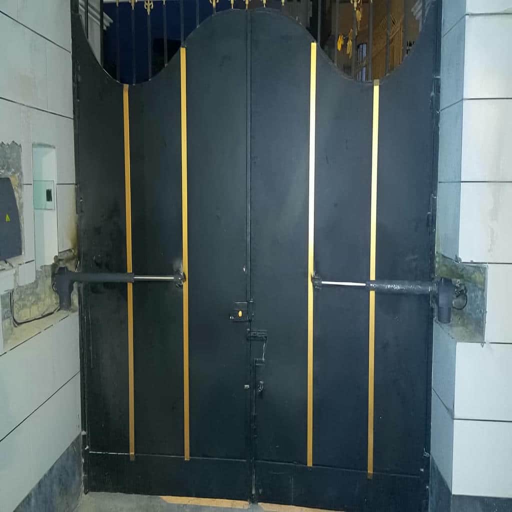 جک درب پارکینگ دو لنگه با بازوهای فلزی