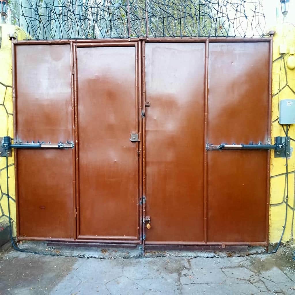 جک درب پارکینگ همراه تجهیزات کنترلی ورودی