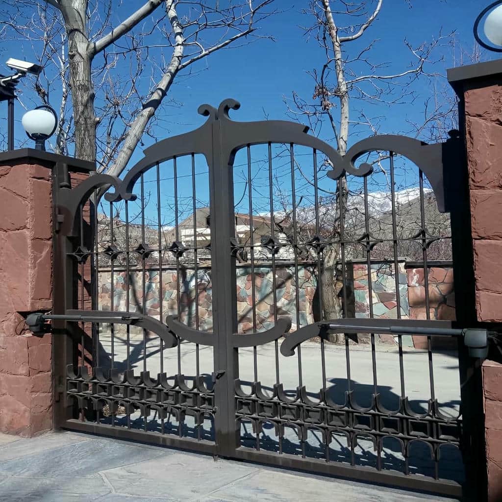 جک پارکینگی برای درب دولنگه در استان گلستان