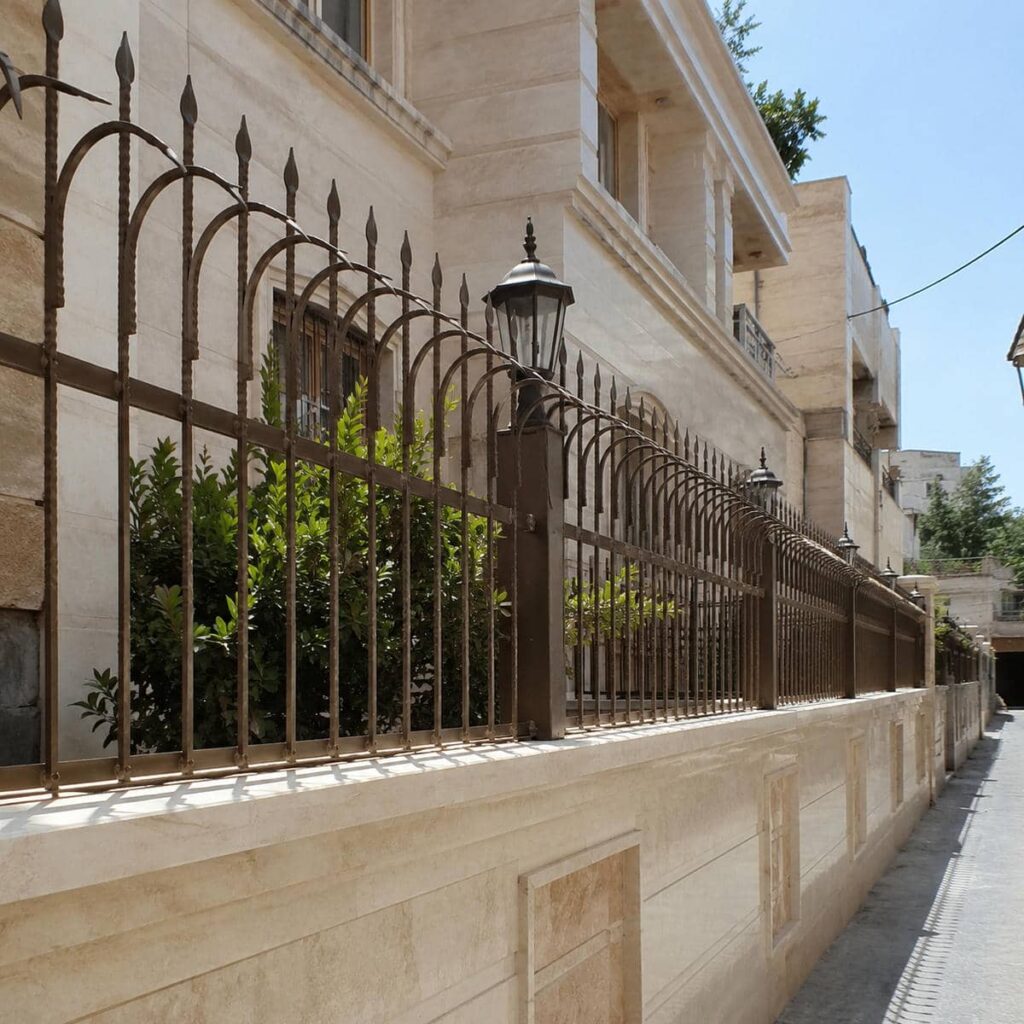 حفاظ دیوار سرنیزه ای فلزی در استان قزوین