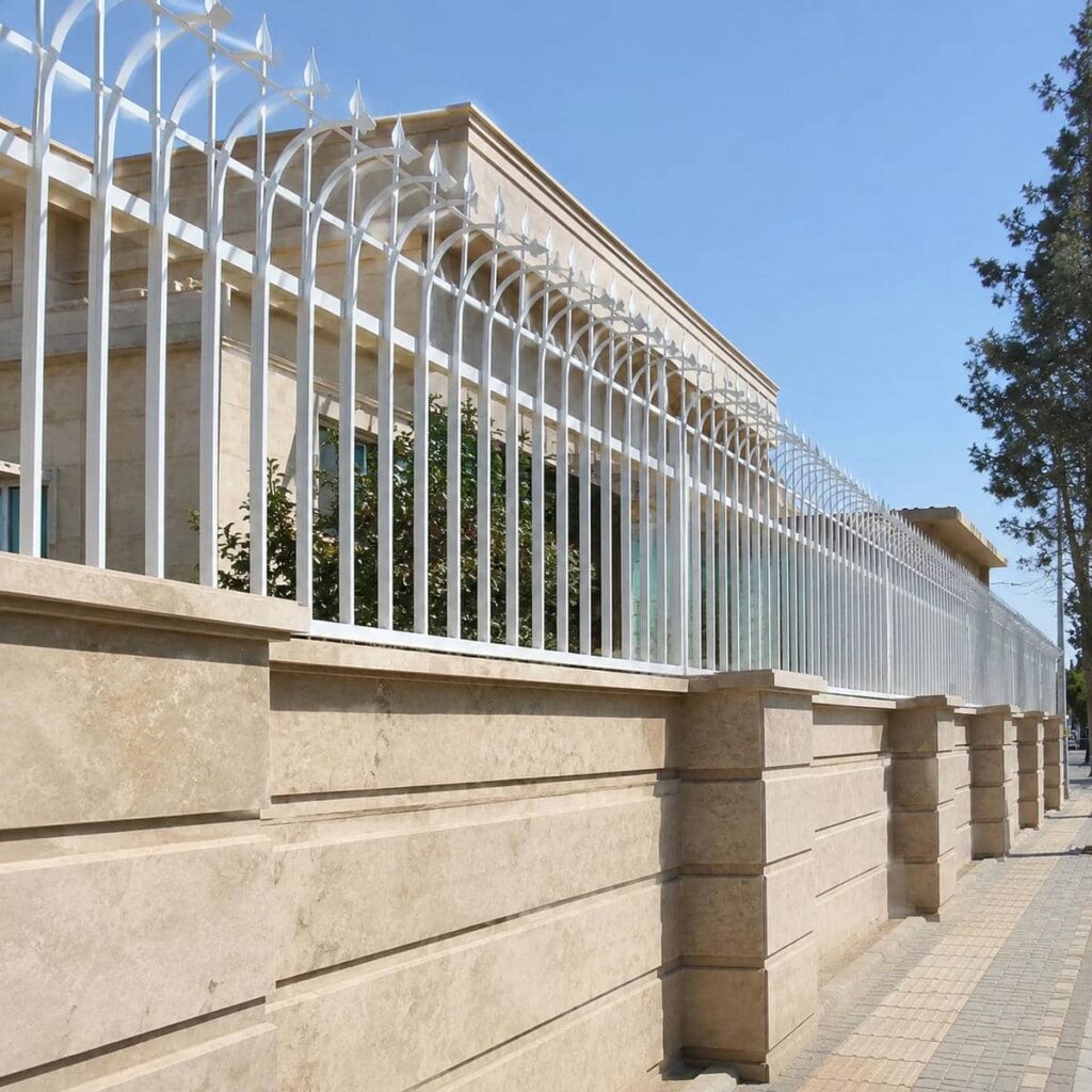 حفاظ دیوار سرنیزه ای فلزی در رشت