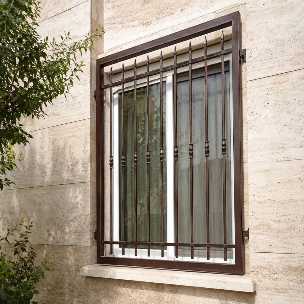 حفاظ پنجره با طرح هندسی در استان یزد