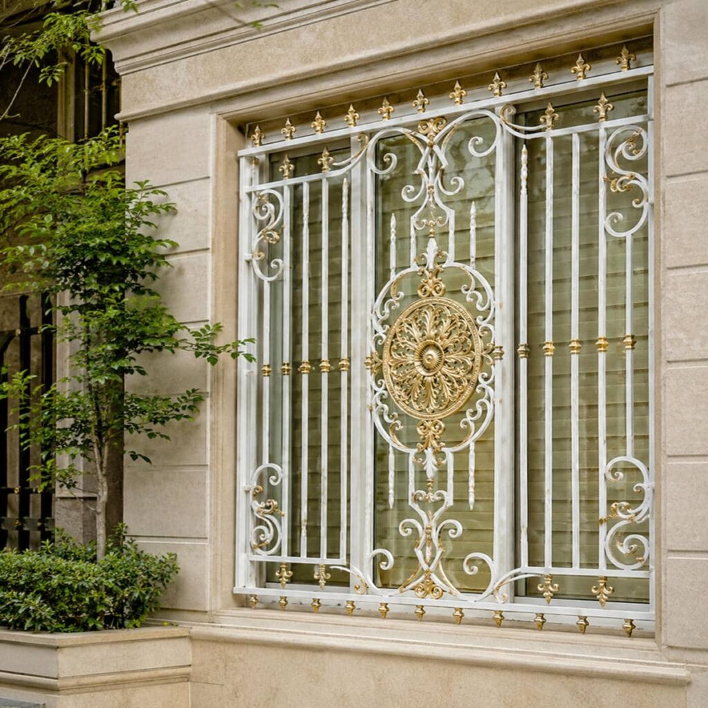 حفاظ پنجره تزئینی با پوشش مات