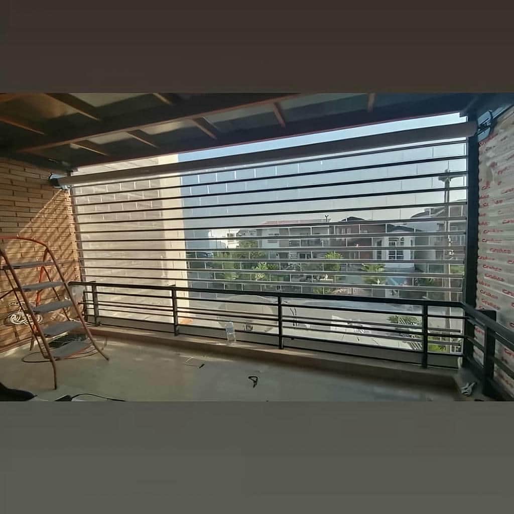 درب کرکره ای با تیغه فولادی خاکستری
