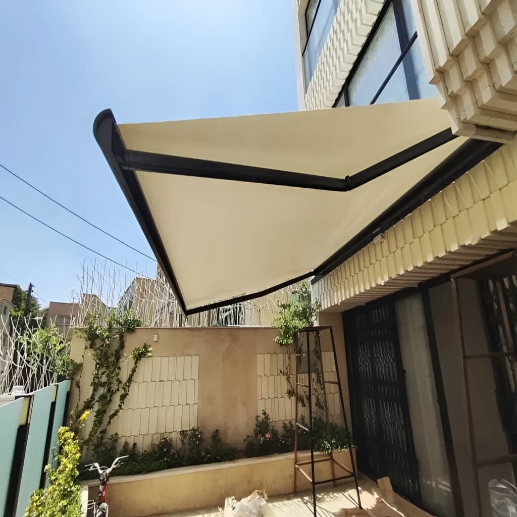 سایبان اتوماتیک با بازوهای متحرک