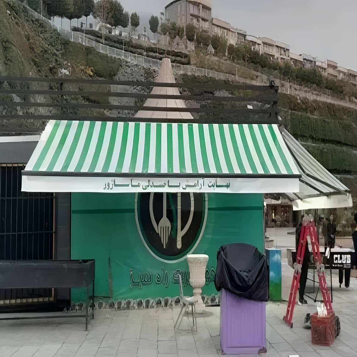 سایبان برقی بازویی با پارچه کرم در رشت