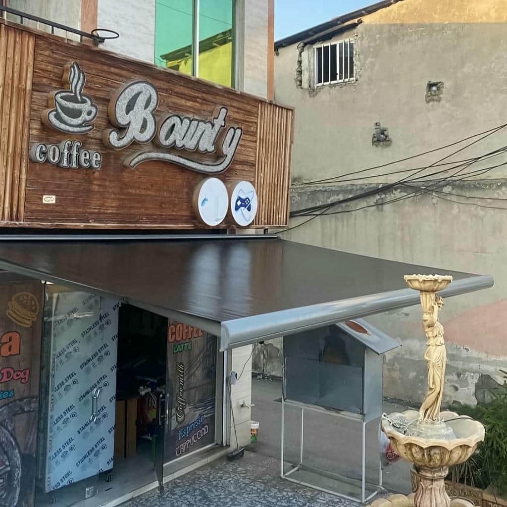 سایبان برقی بازویی با پارچه کرم در ساری