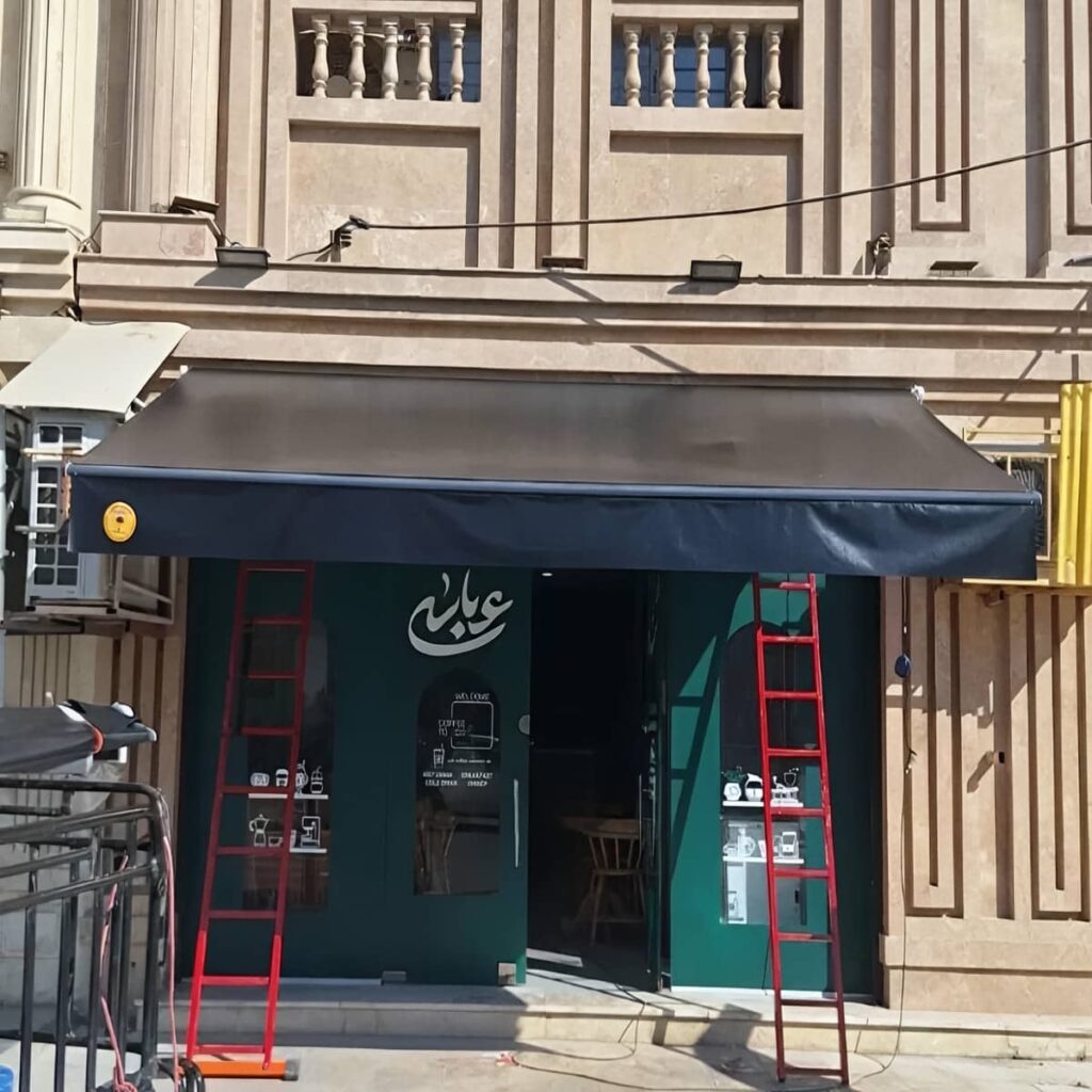 سایبان برقی پارچه ای کنار پنجره