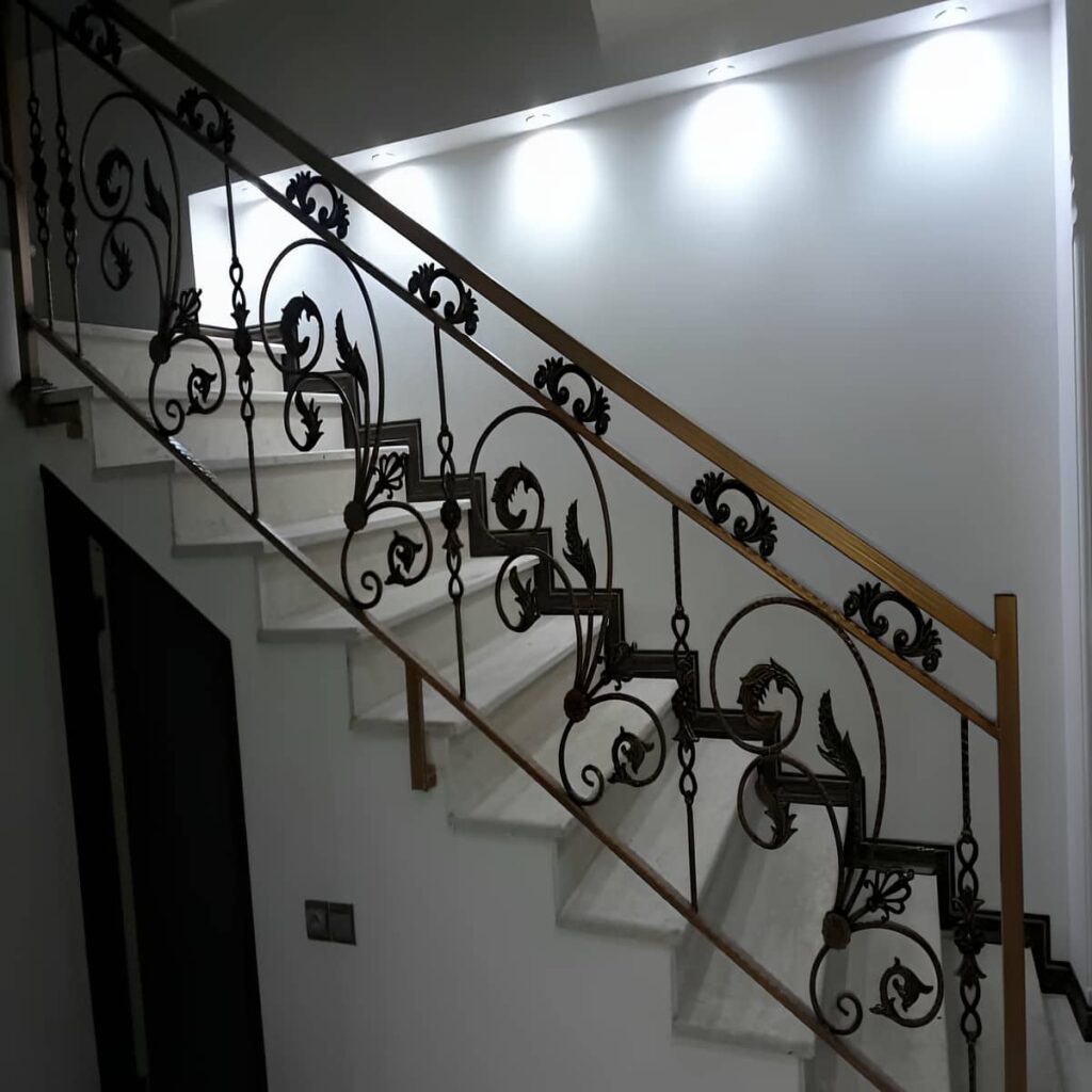 نرده راه پله فرفورژه با نقش گل