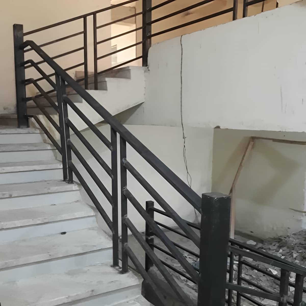 نرده راه پله فلزی مشکی در اهواز