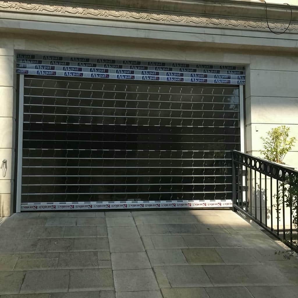کرکره برقی زنجان برای ورودی پارکینگ مسکونی