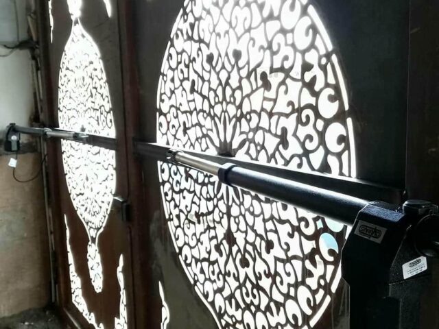 جک درب پارکینگ بازویی مشکی در بجنورد مرکز تخصصی فروش جک درب پارکینگ در بجنورد و حومه