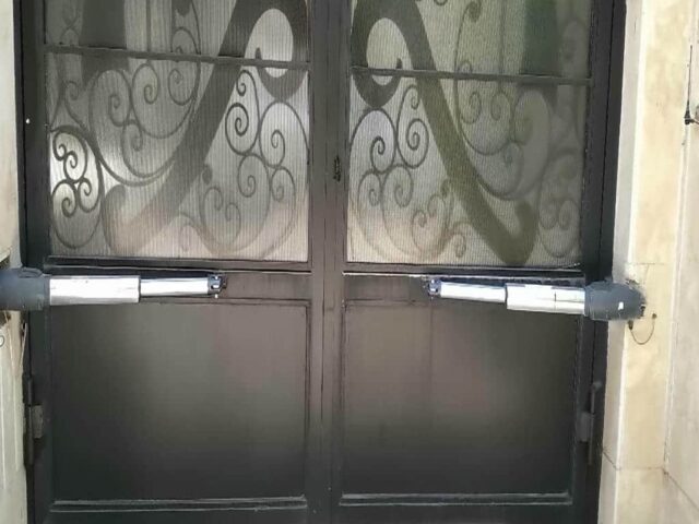 جک درب پارکینگ بازویی مشکی در شهرکرد مرکز تخصصی فروش جک درب پارکینگ در شهرکرد و حومه