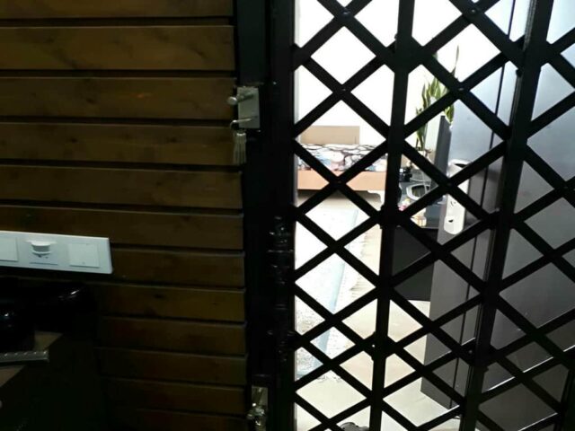 حفاظ درب آکاردئونی فلزی در استان لرستان مرکز عرضه حفاظ درب آکاردئونی در استان لرستان