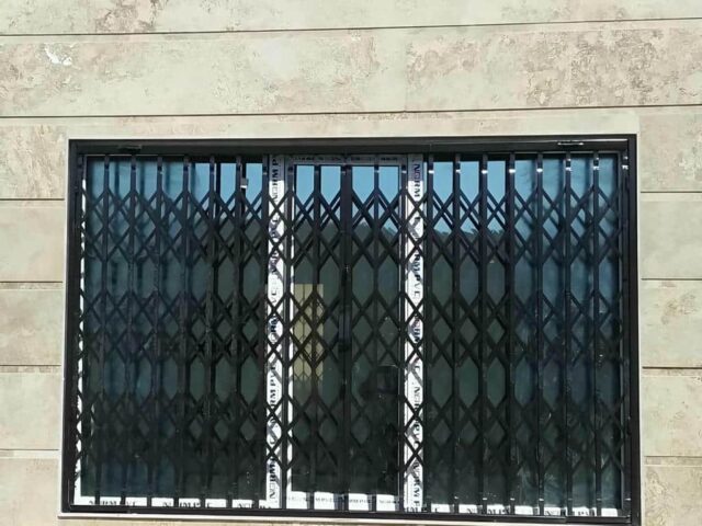 حفاظ درب آکاردئونی فلزی در استان کردستان مرکز تخصصی فروش حفاظ درب آکاردئونی در استان کردستان