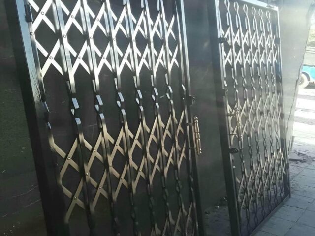 حفاظ درب آکاردئونی فلزی مشکی بوشهر مرکز فروش و سفارش حفاظ درب آکاردئونی در بوشهر و حومه