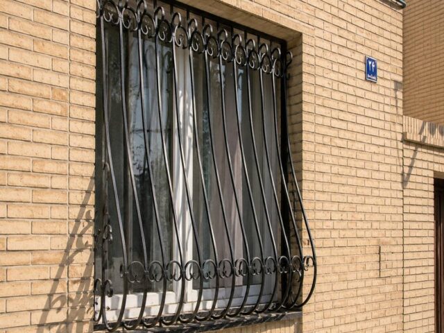 حفاظ پنجره آهنی مشکی قزوین مرکز تخصصی فروش حفاظ پنجره در قزوین و حومه