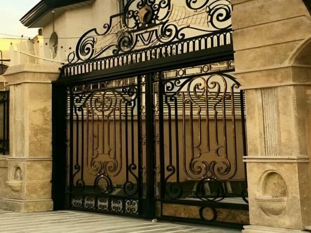 درب حیاط فلزی مشکی در زنجان مرکز تخصصی فروش درب حیاط در زنجان و حومه