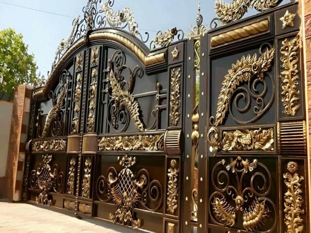 درب حیاط فلزی مشکی در سنندج مرکز فروش و سفارش درب حیاط در سنندج و حومه