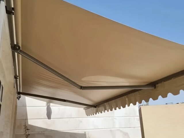 سایبان برقی در استان یزد با پارچه کرم مرکز تخصصی فروش سایبان برقی در استان یزد
