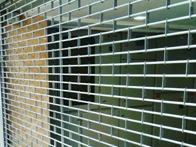 کرکره برقی آلومینیومی نقره ای در استان ایلام مرکز فروش و سفارش کرکره برقی در استان ایلام